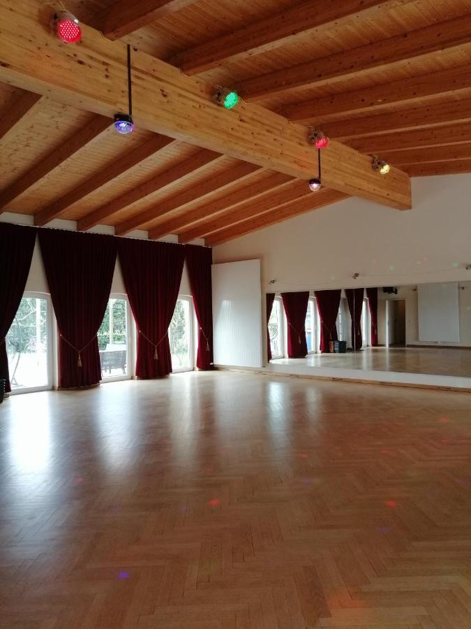 Landhotel Kreien Bagian luar foto